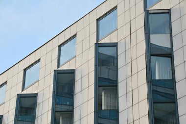 Ofis binası İş binası. Binanın dışı