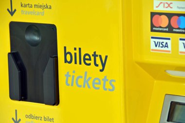 Varşova, Polonya. Bir otobüs 4 Şubat 2018.Interior. Ricket durumu doğrulayıcısı ve bilet satış makinesi