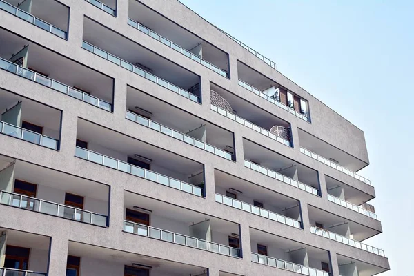 Fassade Eines Modernen Mehrfamilienhauses — Stockfoto