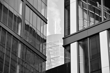 Ofis Binası. İşletme binası. Binanın dış. Siyah ve beyaz.