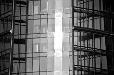 Ofis Binası. İşletme binası. Binanın dış. Siyah ve beyaz.