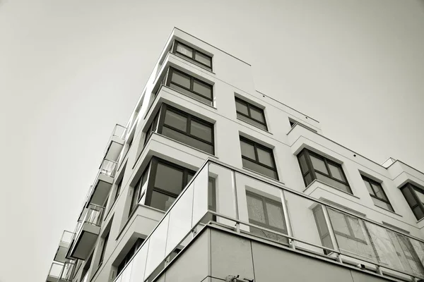 Modern Bir Apartman Cephe Siyah Beyaz — Stok fotoğraf