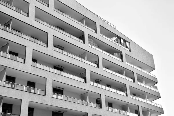 Фасад Сучасного Багатоквартирного Будинку Чорно Білий — стокове фото