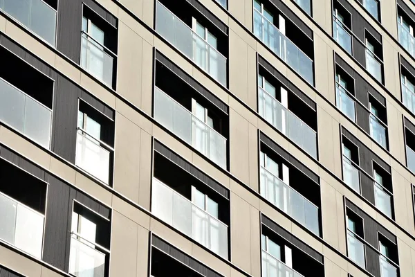 现代化公寓楼的立面 — 图库照片