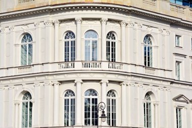 Tarihi bir binada güzel bir ön cephe