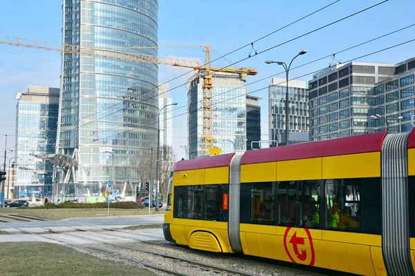 Warsaw Poland März 2018 Warschauer Kirchturm Modernes Bürogebäude Der Warschauer — Stockfoto