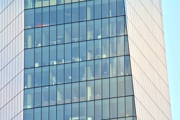 玻璃幕墙的办公大楼 商业背景 — 图库照片