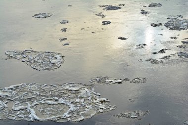 Kış manzara nehir, nehir buz koymak