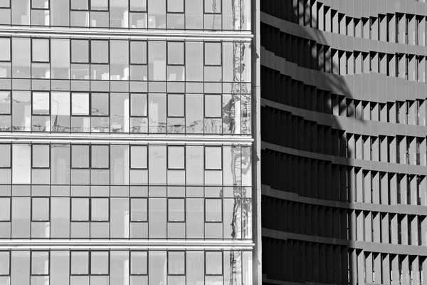 Las Paredes Cristal Del Edificio Oficinas Fondo Negocios Blanco Negro —  Fotos de Stock