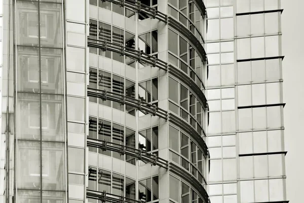 事務所ビルのビジネス背景のガラス壁 黒と白 — ストック写真