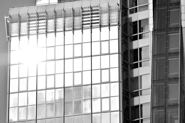 Las Paredes Cristal Del Edificio Oficinas Fondo Negocios Blanco Negro —  Fotos de Stock