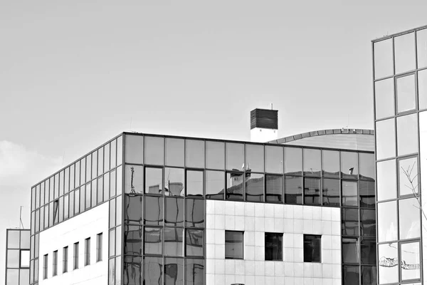 事務所ビルのビジネス背景のガラス壁 黒と白 — ストック写真