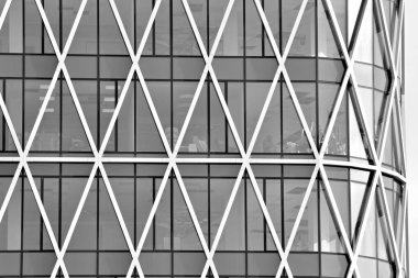 Cam duvarlar bir ofis binası - iş geçmişi. Siyah ve beyaz.