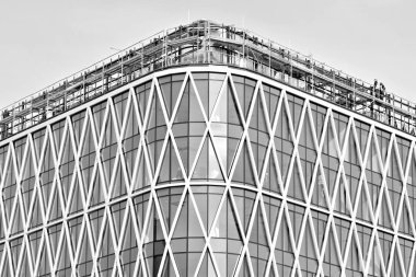 Cam duvarlar bir ofis binası - iş geçmişi. Siyah ve beyaz.