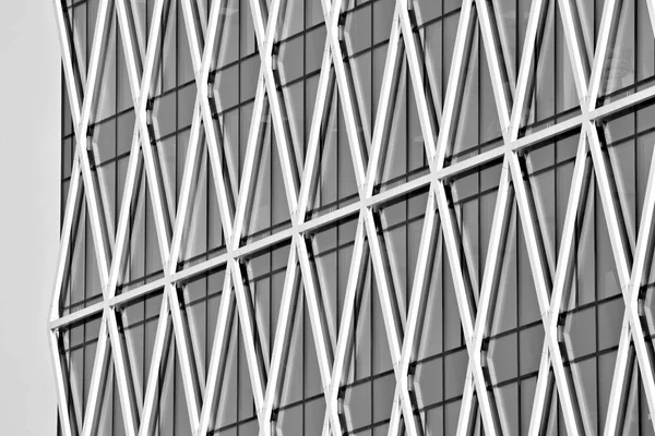 Cam duvarlar bir ofis binası - iş geçmişi. Siyah ve beyaz.