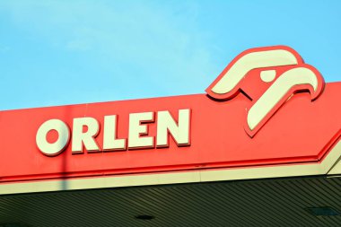 Varşova, Polonya. 12 Mart 2018. Orlen imzala. Şirket tabela Orlen.