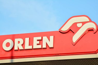 Varşova, Polonya. 12 Mart 2018. Orlen imzala. Şirket tabela Orlen.
