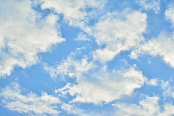 Kék Felhőkkel Közeledik — Stock Fotó