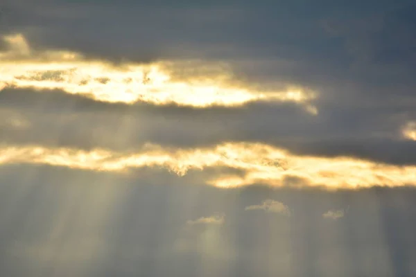 Rejtett Nap Naplemente Felhők Mögött — Stock Fotó