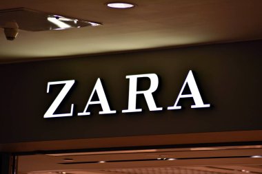 Varşova, Polonya. 14 Mart 2018. Zara imzala. Şirket tabela Zara.