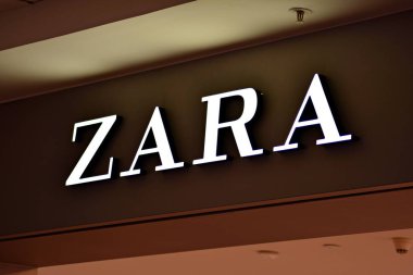 Varşova, Polonya. 14 Mart 2018. Zara imzala. Şirket tabela Zara.