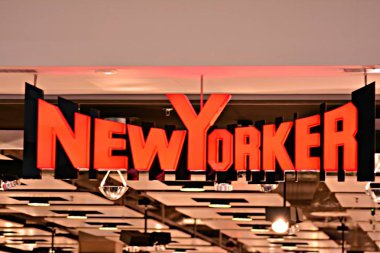 Varşova, Polonya. 14 Mart 2018. İşareti New Yorker. Şirket tabela New Yorker .