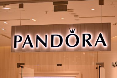 Varşova, Polonya. 16 Mart 2018. Pandora imzala. Şirket tabela Pandora.