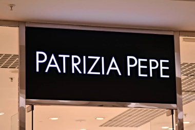 Varşova, Polonya. 16 Mart 2018. Patrizia Pepe imzala. Şirket tabela Patrizia Pepe.