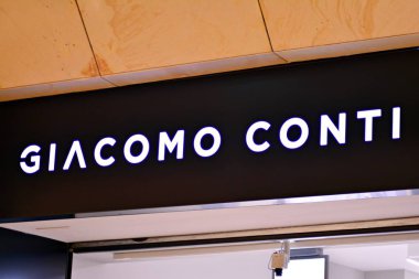 Varşova, Polonya. 16 Mart 2018. Giacomo Conti imzala. Şirket tabela Giacomo Conti.