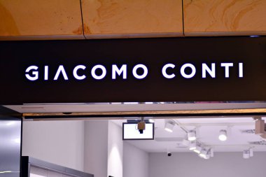Varşova, Polonya. 16 Mart 2018. Giacomo Conti imzala. Şirket tabela Giacomo Conti.