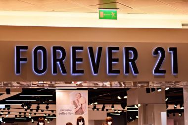 Varşova, Polonya. 16 Mart 2018. Forever 21 üye. Şirket tabela sonsuza kadar 21.