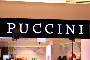 Varşova, Polonya. 16 Mart 2018. Puccini imzala. Şirket tabela Puccini.
