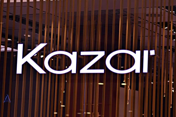 Varşova, Polonya. 16 Mart 2018. Kazar imzala. Şirket tabela Kazar.