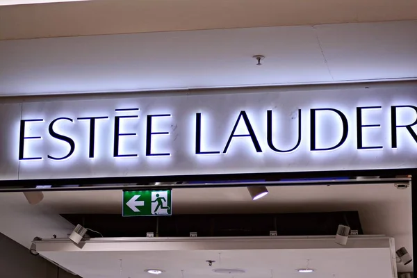 Warschau Polen März 2018 Sign Estee Lauder Firmenschild Estee Lauder — Stockfoto
