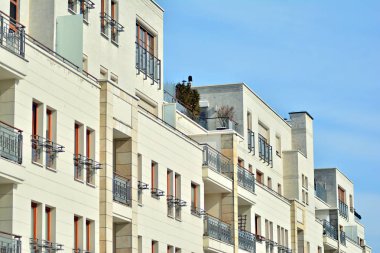 Yeni bir modern apartman detay