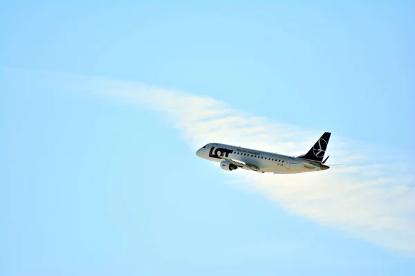 Varsovie Pologne Mars 2018 Aéroport Varsovie Chopin Polish Airlines Lot — Photo