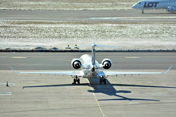 Warsaw Poland March 2018 Warsaw Chopin Airport Turning Left Apron — Stock Photo, Image