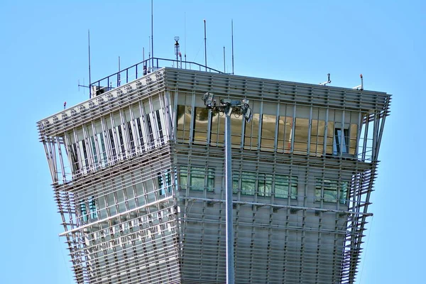 Torre Controle Aeroporto Com Céu Limpo — Fotografia de Stock