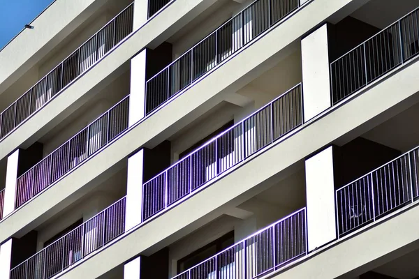 Detalhes Apartamentos Edifício Com Varandas — Fotografia de Stock