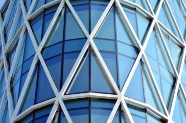 Modern bir ofis binasının dışı.