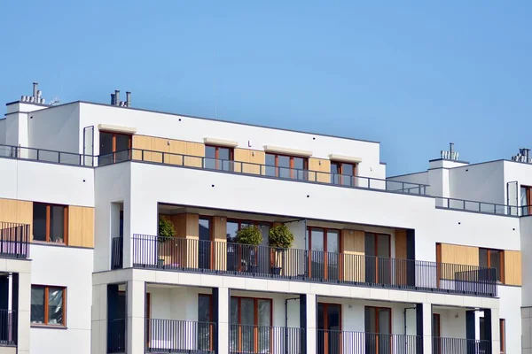 Yeni bir modern apartman detay