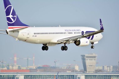 Varşova, Polonya. 25 Mart 2018. Yolcu uçak Pll çok sadece Chopin Havaalanı'nda açılış öncesi.