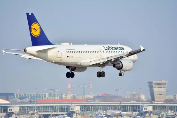 Varsavia Polonia Marzo 2018 Aereo Passeggeri Lufthansa Poco Prima Dell — Foto Stock