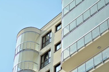 Yeni bir modern apartman detay