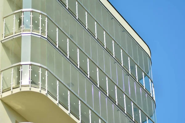 Detail Eines Modernen Mehrfamilienhauses — Stockfoto