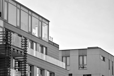 Modern şehir ofis binası dış. Siyah ve beyaz.