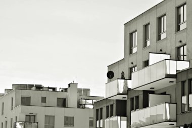 Modern şehir ofis binası dış. Siyah ve beyaz.