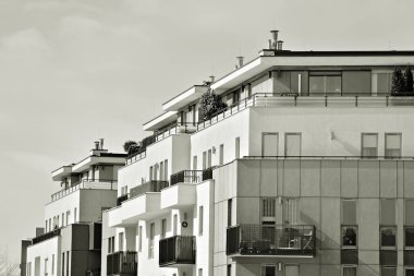 Modern şehir ofis binası dış. Siyah ve beyaz.