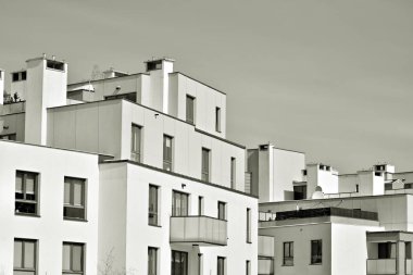 Modern şehir ofis binası dış. Siyah ve beyaz.