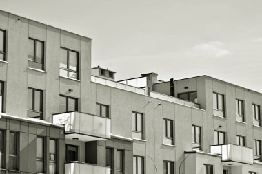 Modern şehir ofis binası dış. Siyah ve beyaz.